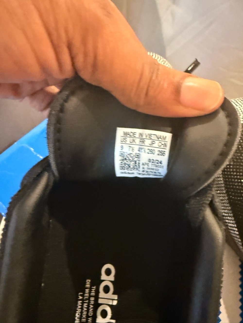 HIGHLY SOUGHT AFTER CRYSTAL SAMBA ADIDAS - Picture 7 of 9